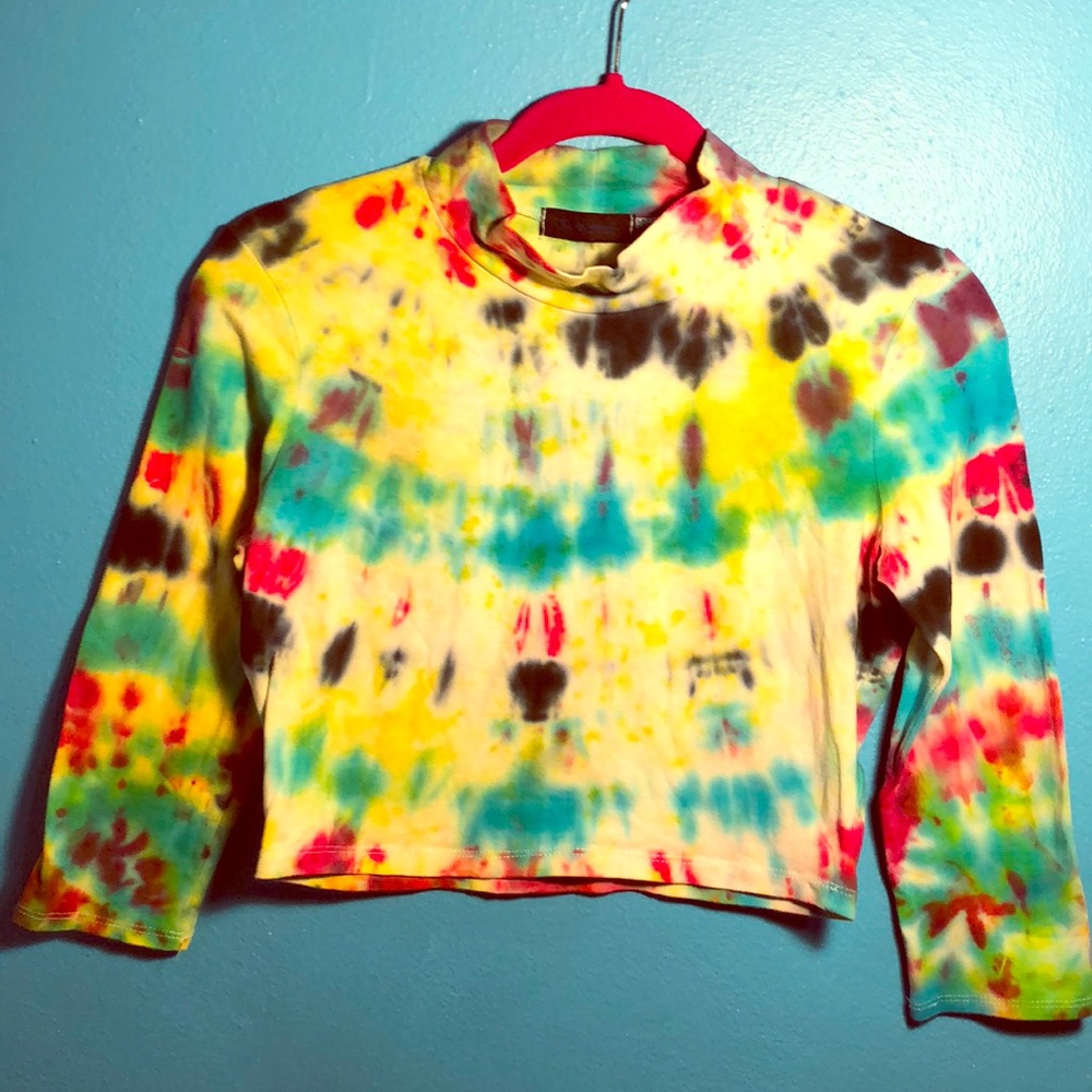 Tie dye colorful  3/4 sleeve 🐢 neck tie crop top